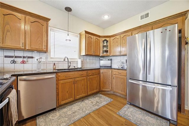 1609 Dalton Drive, Lee's Summit, MO 64081