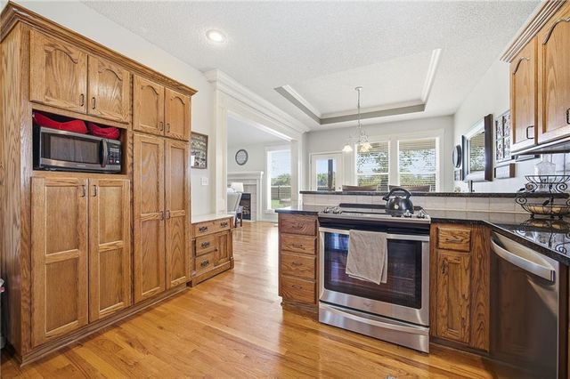 1609 Dalton Drive, Lee's Summit, MO 64081