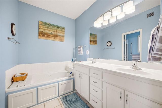 1609 Dalton Drive, Lee's Summit, MO 64081