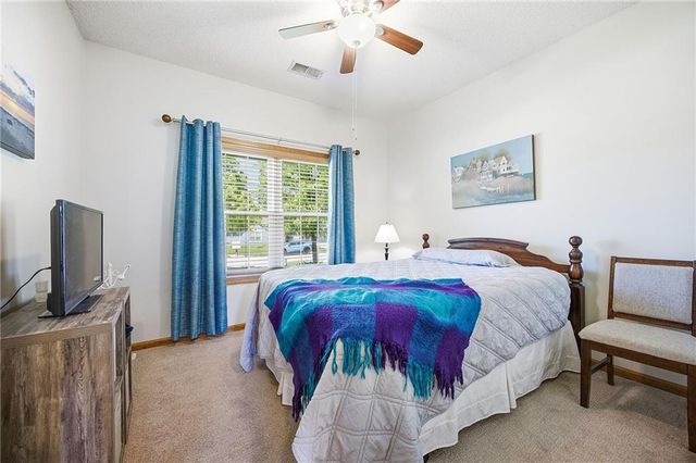 1609 Dalton Drive, Lee's Summit, MO 64081