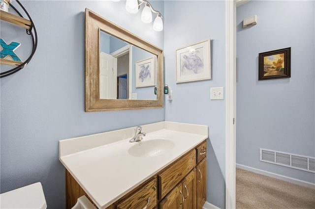 1609 Dalton Drive, Lee's Summit, MO 64081