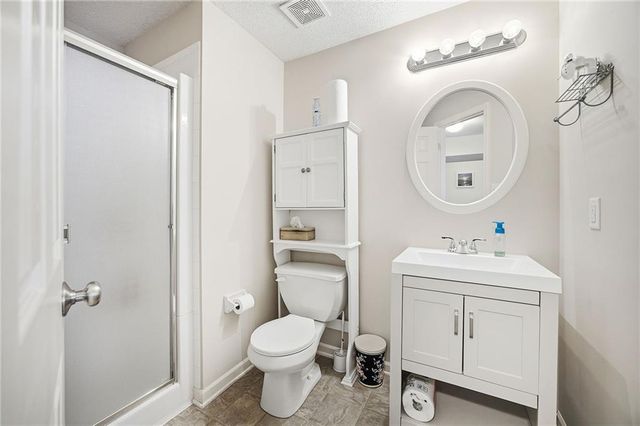 1609 Dalton Drive, Lee's Summit, MO 64081
