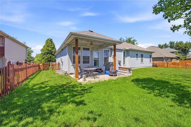 1609 Dalton Drive, Lee's Summit, MO 64081
