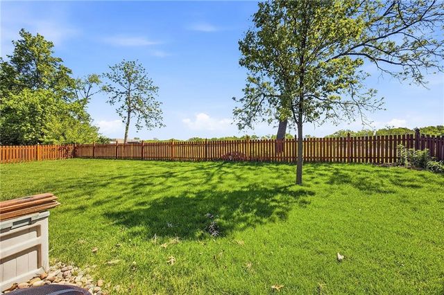 1609 Dalton Drive, Lee's Summit, MO 64081