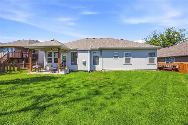 1609 Dalton Drive, Lee's Summit, MO 64081