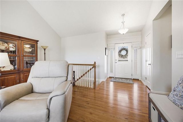 1609 Dalton Drive, Lee's Summit, MO 64081