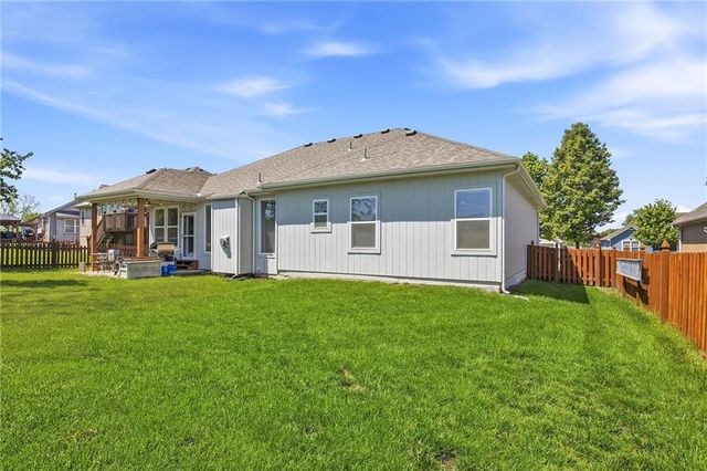 1609 Dalton Drive, Lee's Summit, MO 64081