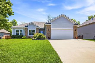 1609 Dalton Drive, Lee's Summit, MO 64081