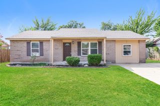 613 N Ramblin Oaks Drive, Moore, OK 73160