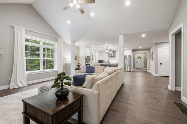 5 Hamilton Court, Bow, NH 03304