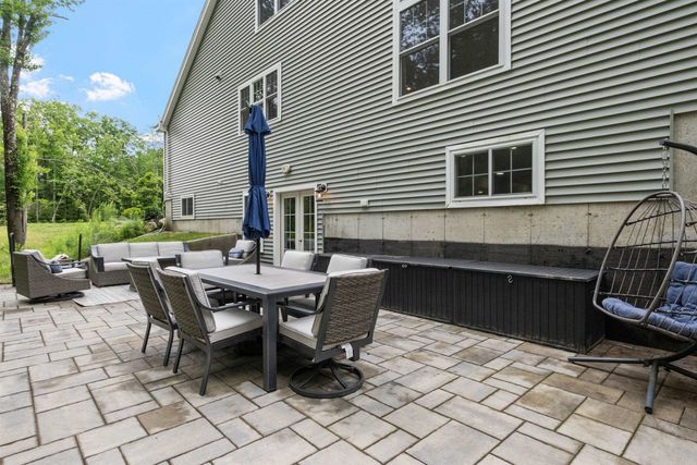5 Hamilton Court, Bow, NH 03304