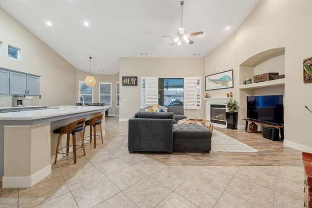 2316 N Carson Court, Visalia, CA 93291