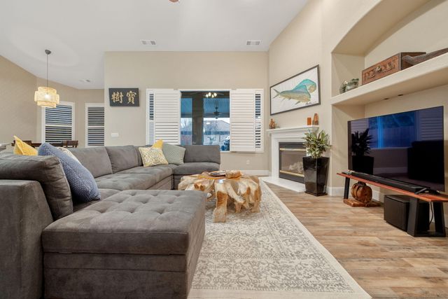 2316 N Carson Court, Visalia, CA 93291