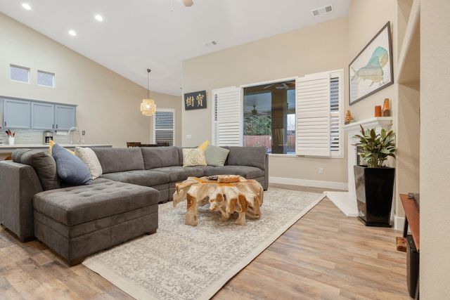 2316 N Carson Court, Visalia, CA 93291