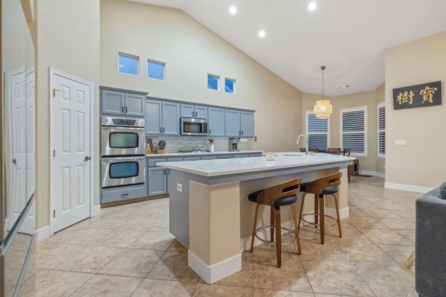 2316 N Carson Court, Visalia, CA 93291