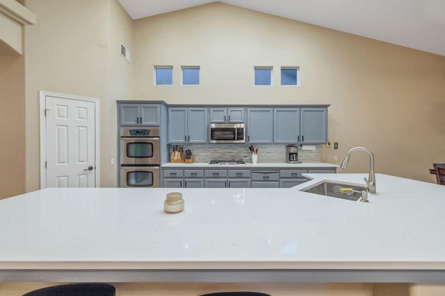 2316 N Carson Court, Visalia, CA 93291