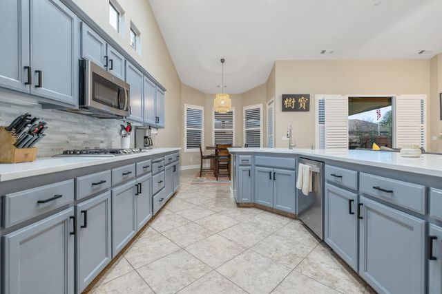 2316 N Carson Court, Visalia, CA 93291