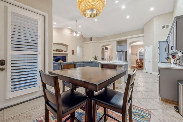 2316 N Carson Court, Visalia, CA 93291