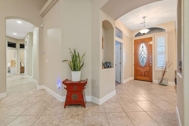 2316 N Carson Court, Visalia, CA 93291