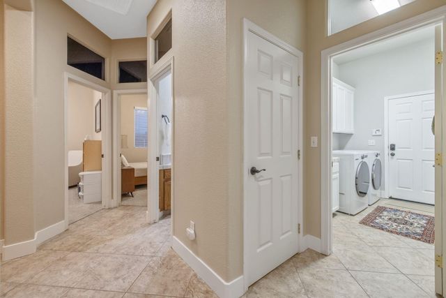 2316 N Carson Court, Visalia, CA 93291