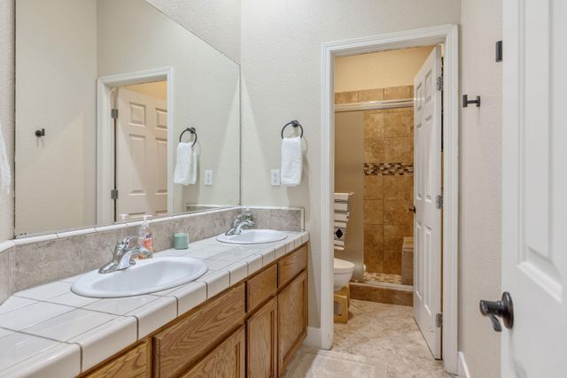 2316 N Carson Court, Visalia, CA 93291