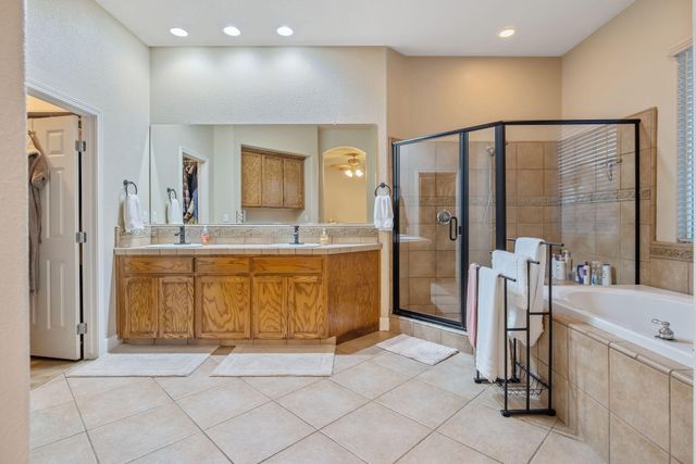 2316 N Carson Court, Visalia, CA 93291