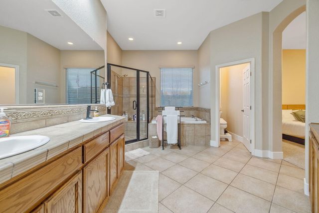 2316 N Carson Court, Visalia, CA 93291