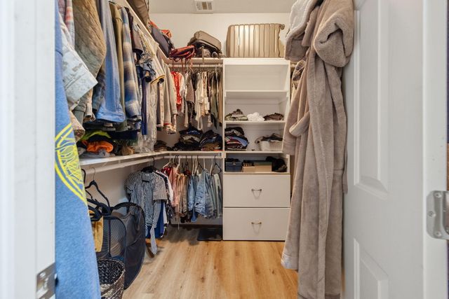 2316 N Carson Court, Visalia, CA 93291