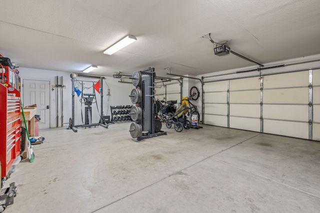 2316 N Carson Court, Visalia, CA 93291