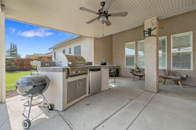 2316 N Carson Court, Visalia, CA 93291