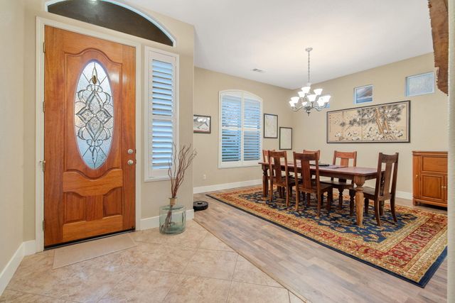 2316 N Carson Court, Visalia, CA 93291