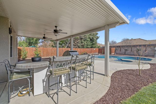 2316 N Carson Court, Visalia, CA 93291