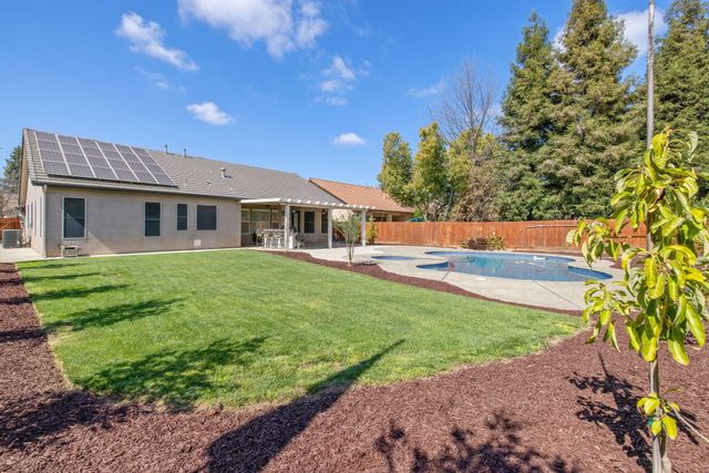 2316 N Carson Court, Visalia, CA 93291