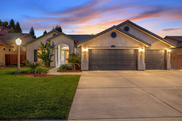 2316 N Carson Court, Visalia, CA 93291
