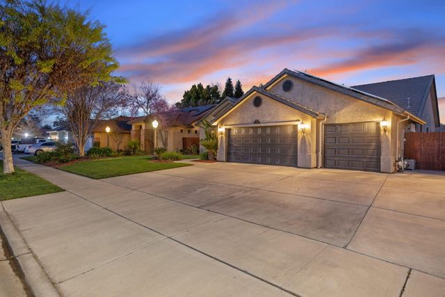 2316 N Carson Court, Visalia, CA 93291