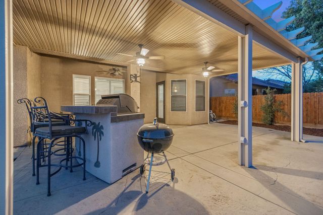 2316 N Carson Court, Visalia, CA 93291