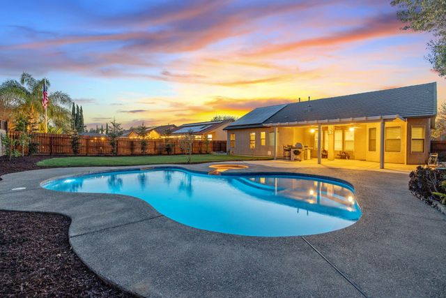 2316 N Carson Court, Visalia, CA 93291