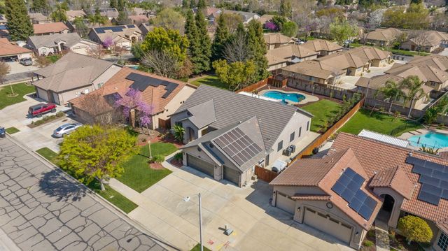 2316 N Carson Court, Visalia, CA 93291