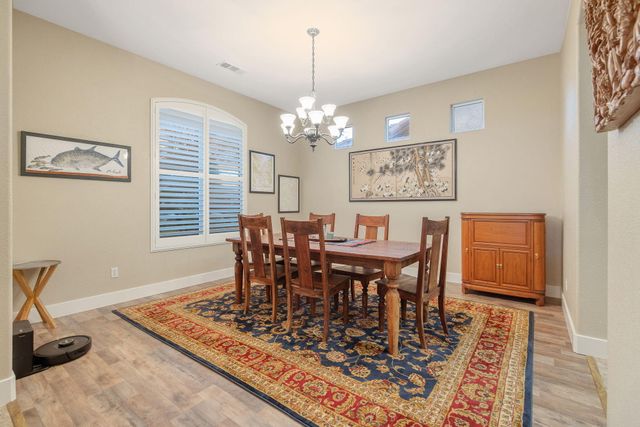 2316 N Carson Court, Visalia, CA 93291