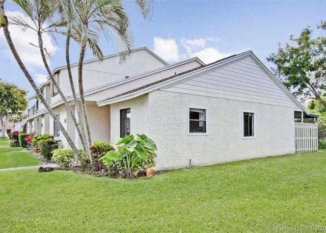 6508 Dockside Circle, Greenacres, FL 33463