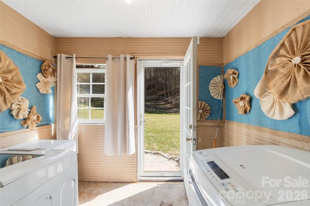 12892 US 23 Highway, Mars Hill, NC 28754