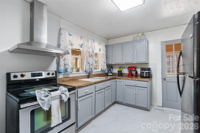 12892 US 23 Highway, Mars Hill, NC 28754