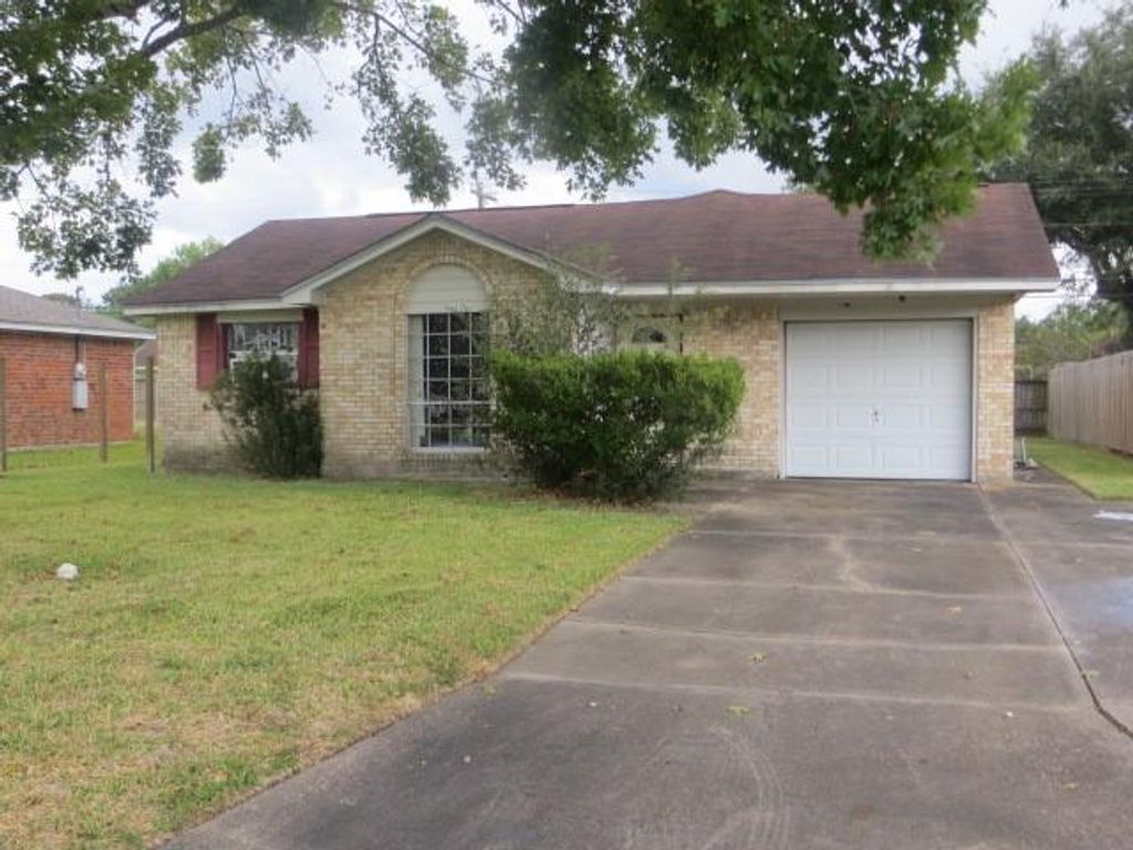 7305 Mallard Drive, Texas City, TX 77591