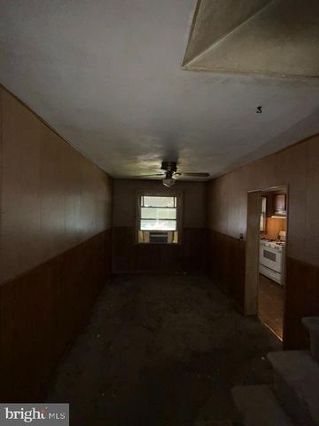 830 MIDDLESEX RD, Essex, MD 21221
