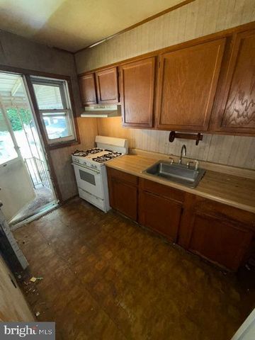 830 MIDDLESEX RD, Essex, MD 21221