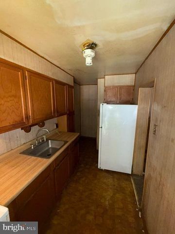 830 MIDDLESEX RD, Essex, MD 21221