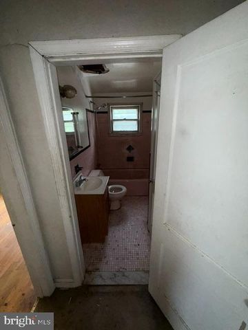 830 MIDDLESEX RD, Essex, MD 21221