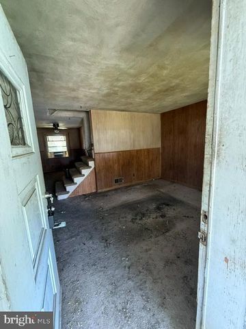 830 MIDDLESEX RD, Essex, MD 21221