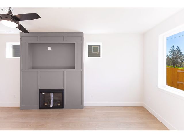 16001 Barlow Trail Ln, Oregon City, OR 97045