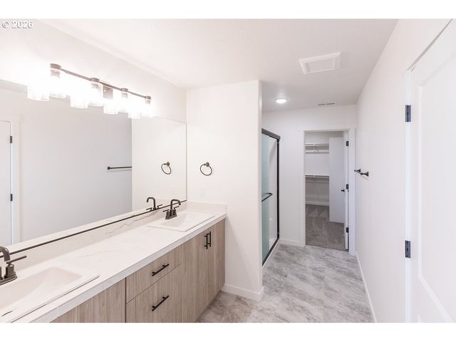 16001 Barlow Trail Ln, Oregon City, OR 97045